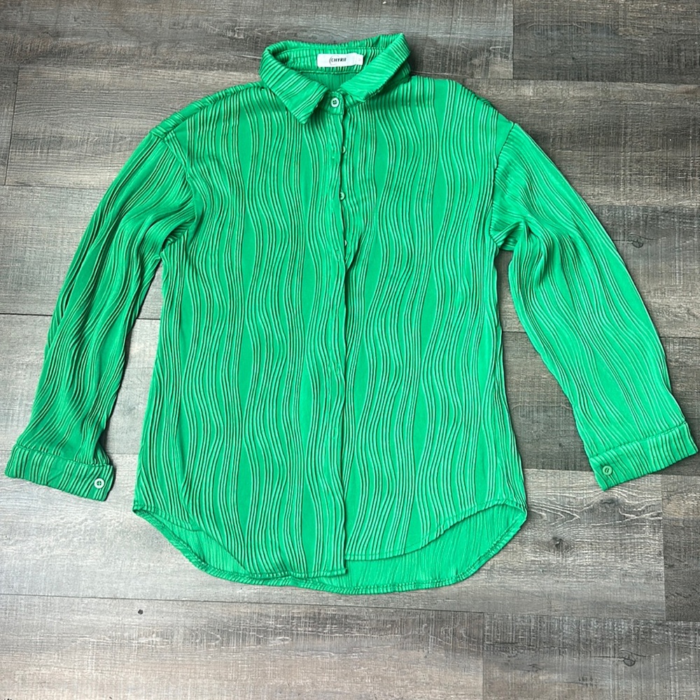 Green Shirt, Size Medium